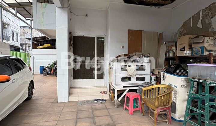 Rumah 2 Lantai Hoek Di Komplek Pakuwon Jelambar Jakarta Barat 2