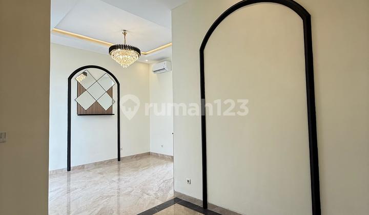Rumah Exculusive 3 Lantai Semi Furnish Lengkap Kolam Renang di Bukit Danau Indah Pik 2 2