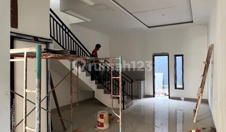 Rumah Baru 3 Lantai Meruya Selatan Jakarta Barat 2