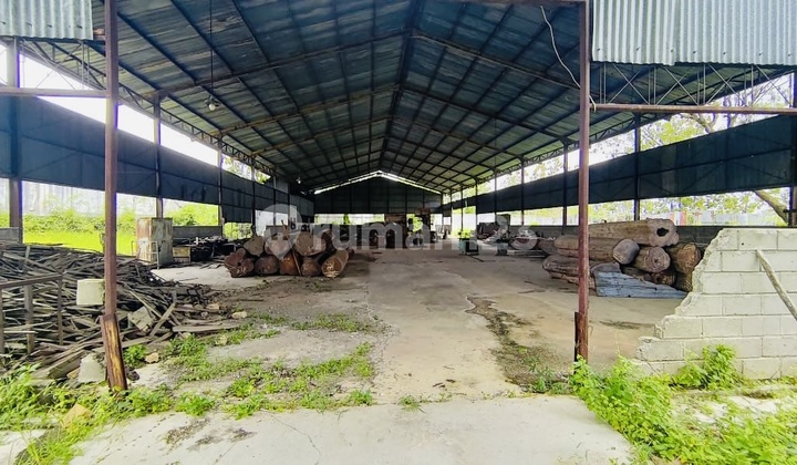Warehouse Strategic Location In Blora