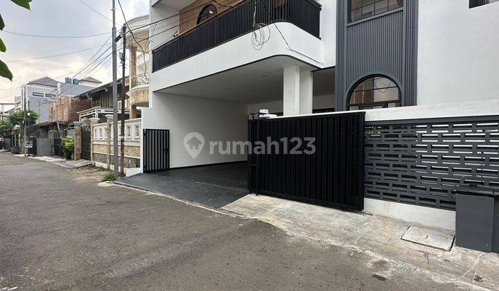 Rumah Siap Huni Modern Dalam Komplek Strategis Di Ampera Kemang Jakarta Selatan 1