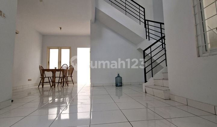 Terdapatkamar Mandi Dalam.dikamar Atas,Dekat.dengan.sekolah Pahoadekat dengan Pusat.kuliner