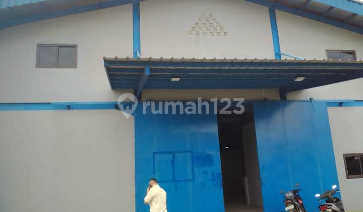 There are Other Warehouses Nearby, Easily Accessible There are Other Warehouses Nearby, Easily Accessible