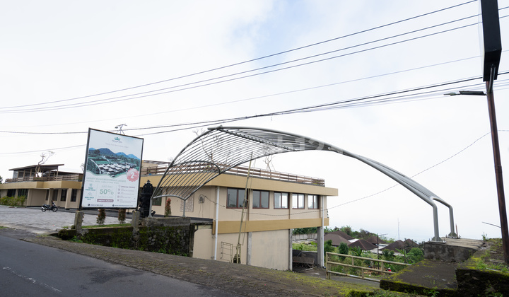 Dijual Gedung Baru Pinggir Jalan Raya View Danau dan Lembah