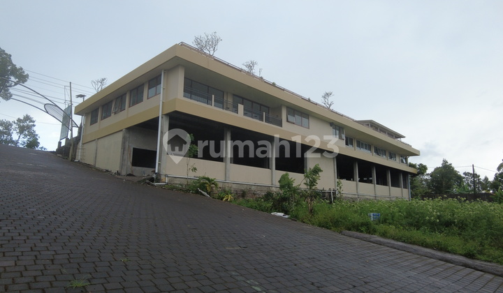 For Sale New Building by the highway with Lake and Valley views. For Sale New Building by the highway with Lake and Valley views.