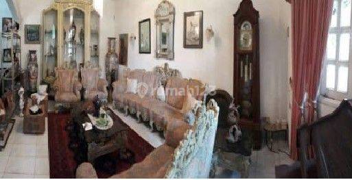 Rumah Mewah Nan Classic 1 Lantai, di Patra Kuningan, Lokasi di Perkotaan Dekat Pusat Bisnis, Rumah Sakit Serta Kedutaan. Juga Dekat Fasilitas Umum Seperti Mrt. 1