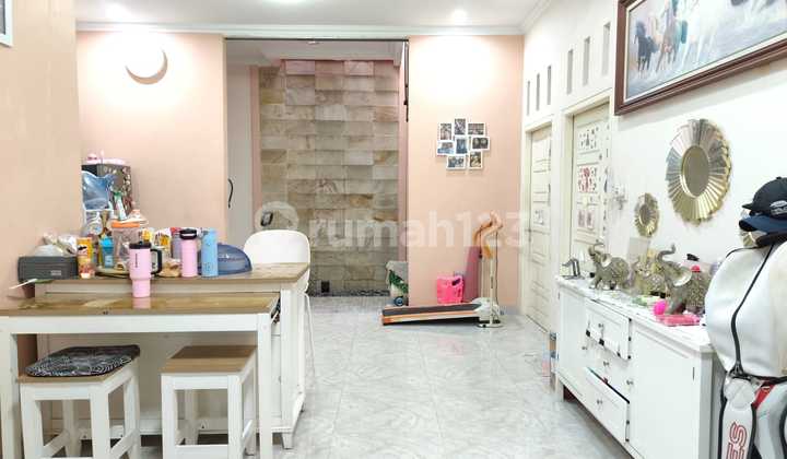 Miliki Rumah yang Sangat Nyaman, Tenang, Aman One Gate System Lokasi di Graha Raya Bintaro 2