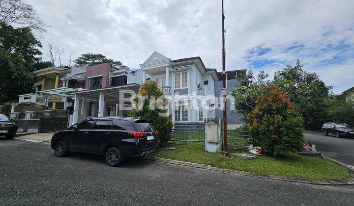 rumah cantik posisi hoek dengan halaman yang luas di balikpapan baru 2