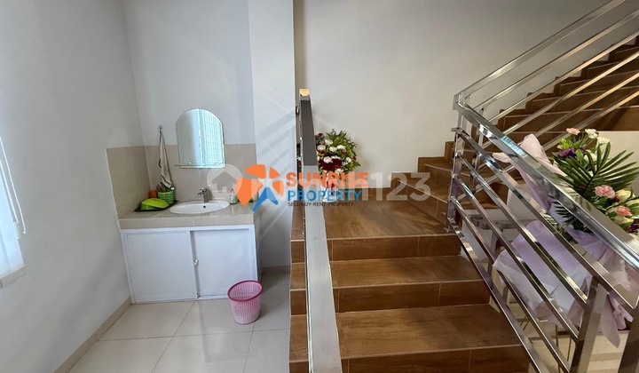 Terjemahkan ke dalam bahasa Inggris: 2