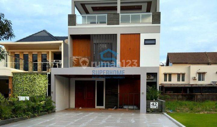 Rumah Cantik Minimalis 3 Lantai Lokasi Beverly Green  1