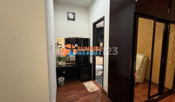 Here are the translations of the given English sentences into Indonesian:
1. **She is reading a book.**
*Dia sedang membaca buku.*
2. **They have finished their homework.**
*Mereka telah menyelesaikan pekerjaan rumah mereka.*
3. **We will visit the museum tomorrow.**
*Kami akan mengunjungi museum besok.*
4. **He can swim very well.**
*Dia bisa berenang dengan sangat baik.*
5. **The cat is sleeping on the sofa.**
*Kucing itu sedang tidur di sofa.*
Each translation accurately conveys the meaning of the original English sentences in Indonesian. Let me know if you'd like any adjustments or additional translations. Here are the translations of the given English sentences into Indonesian:
1. **She is reading a book.**
*Dia sedang membaca buku.*
2. **They have finished their homework.**
*Mereka telah menyelesaikan pekerjaan rumah mereka.*
3. **We will visit the museum tomorrow.**
*Kami akan mengunjungi museum besok.*
4. **He can swim very well.**
*Dia bisa berenang dengan sangat baik.*
5. **The cat is sleeping on the sofa.**
*Kucing itu sedang tidur di sofa.*
Each translation accurately conveys the meaning of the original English sentences in Indonesian. Let me know if you'd like any adjustments or additional translations.