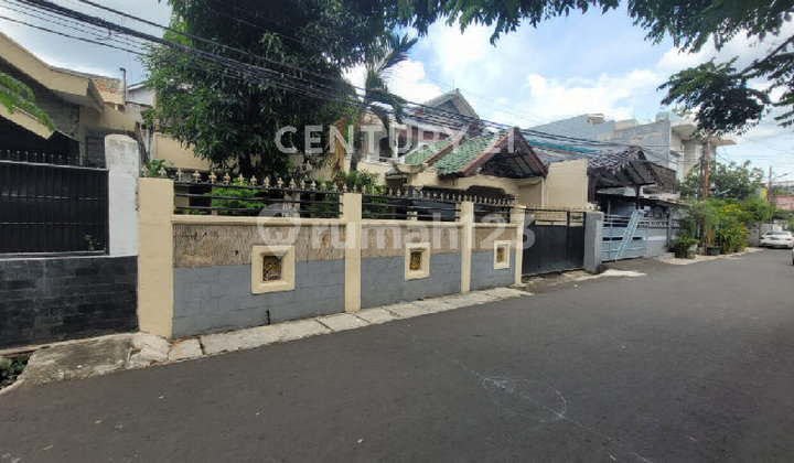 Rumah Tinggal Lokasi Strategis di Jakarta Pusat Lingkungan Nyaman 2