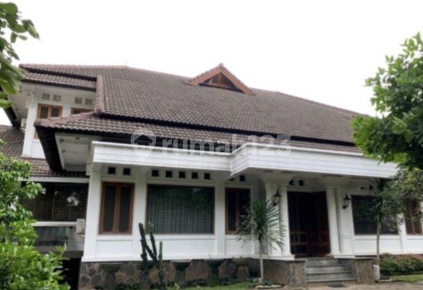 Rumah Mewah Ada Kolam Renang Turun Harga