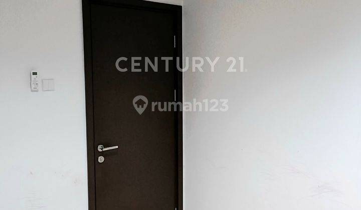 RUMAH CANTIK SEMI FURNISHED INCLUDE CCTV SIAP HUNI DI JGC 2