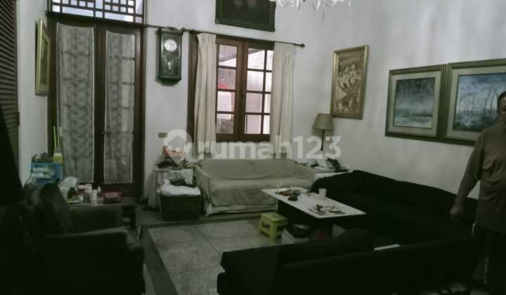 Turun Harga Rumah Klasik Di Jl Kemiri Menteng Halaman Luas 2