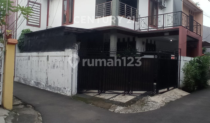 Strategic Location House Near Tebet Station, South Jakarta