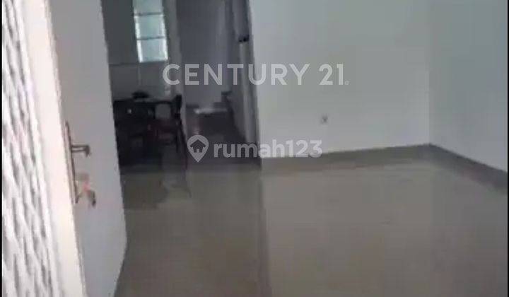 RUMAH DISEWAKAN DI RAWAMANGUN  DEPAN SWALAYAN TIP TOP  2