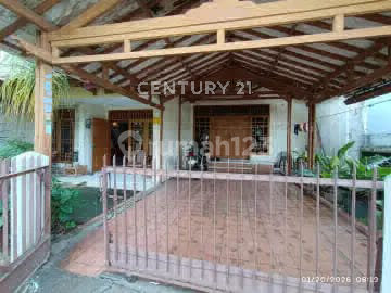 2-Story Complex House, Ready to Occupy, Semi-Furnished, Kembangan