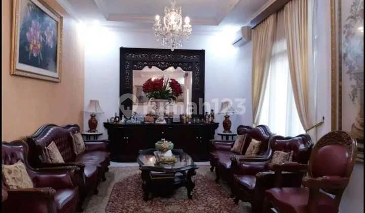 The Most Comfortable and Strategic House in South Jakarta