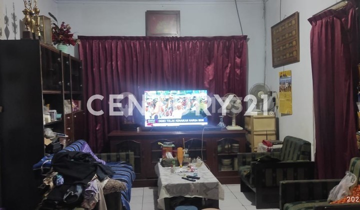 For Sale Strategically Located House in Johar, Central Jakarta 2