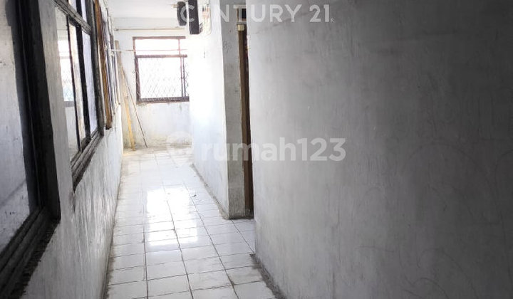 3-Story Shop House for Sale, Strategic Location in Sumur Batu Area, Central Jakarta 2
