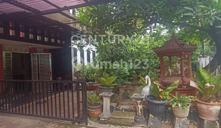 House Suitable for Business Office Strategic Location in Tebet 2