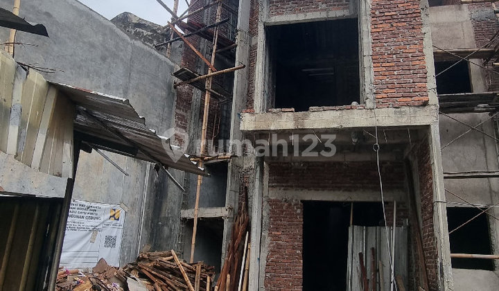 Rumah Bagus Lokasi Fantastis di Perumahan Elit Cipinang 1