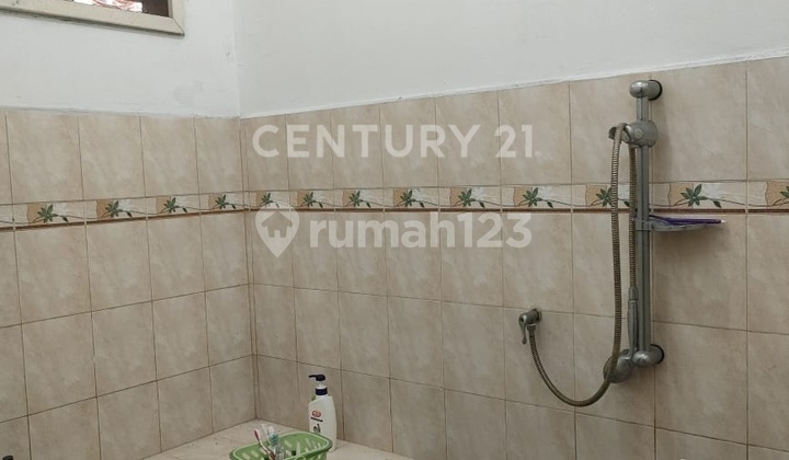 Rumah dengan Tanah Luas di Sei Batu Gingging, Medan 2