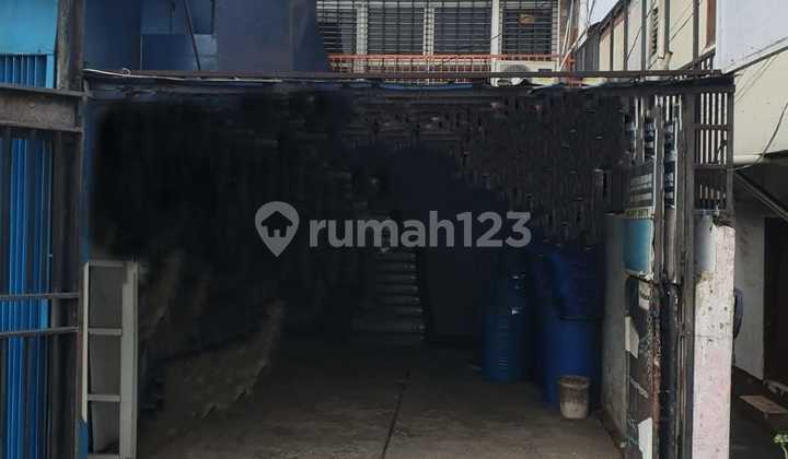 2-Storey Shop House with Strategic Location 2-Storey Shop House with Strategic Location