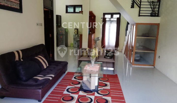 Villa Asri Bersih Terawat 2 Lantai di Pedesaan
