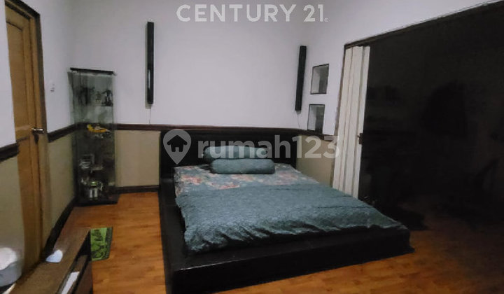 Luxurious Classical Modern-Style Well-Maintained Comfortable Residence in Central Jakarta 2