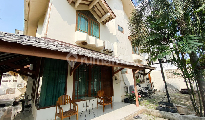 Corner House, In Petogogan Kebayoran Baru South Jakarta