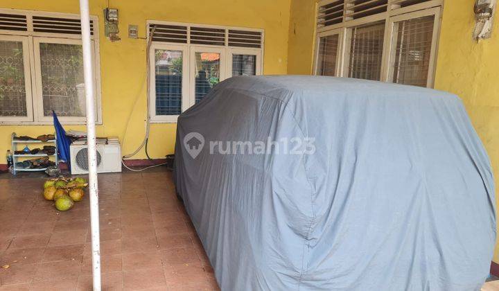 Rumah Hook 1 Lantai Halaman Luas di Jl. Kalibata Selatan  1