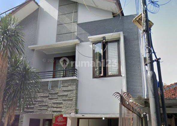 Rumah 2 Lantai SHM kemang  1