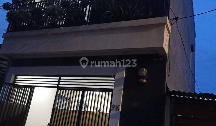 Rumah 2 Lantai SHM Bagus Utara 1