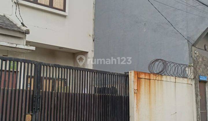 Rumah 2 Lantai SHM Bagus depan taman 1