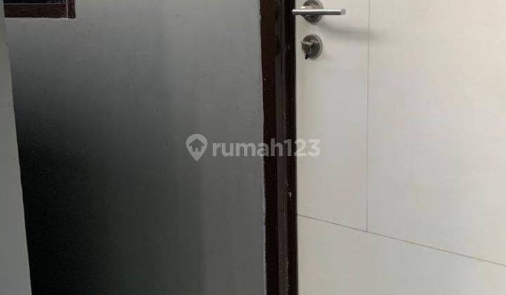 Rumah di Menteng atas 2 Lantai SHM hook kos kosan  9 kmar + rumah induk 2