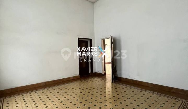 For Sale, Affordable Classic Well-Maintained House Suitable for Hotel Business, Guest House, Restaurant, etc. on Gunung2 Street, Malang 2