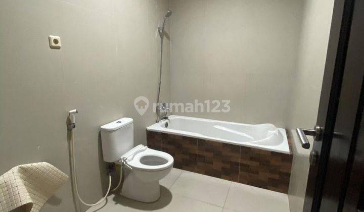 Dijual Rumah Lokasi Strategis di Taman Pulogebang, Jakarta Timur 2