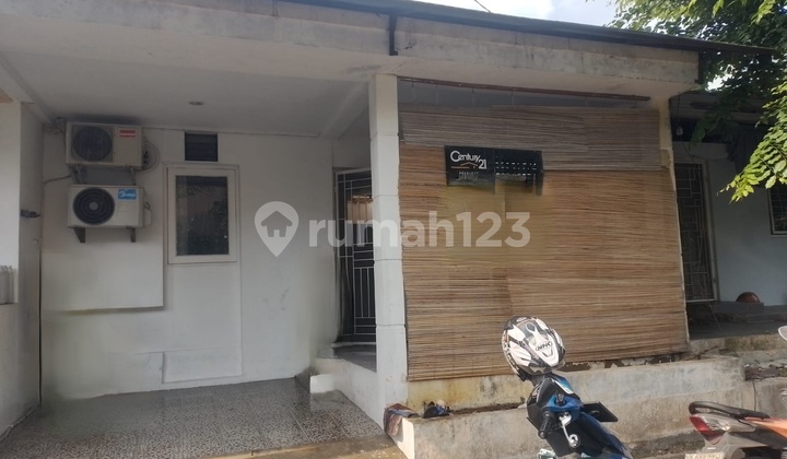 Charming Comfortable House Complete with Public Facilities Near School Park Toll