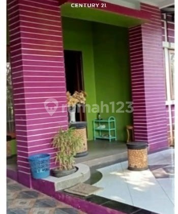 Rumah Bagus Semi Furnished Siap Huni di Deltamas 2