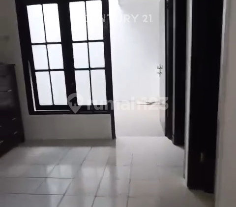 Rumah di Taman Lembah Hijau Lippo Cikarang