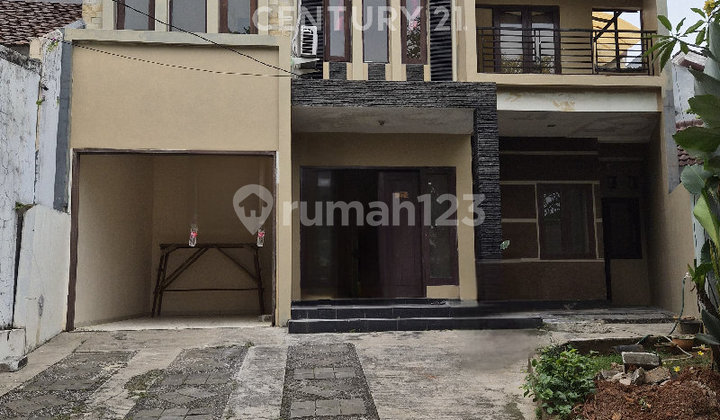 Rumah Asri & Nyaman Di Taman Lembah Hijau Lippo Cikarang