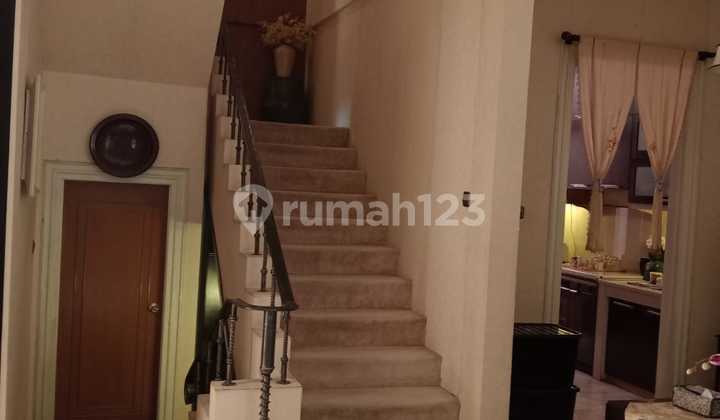 Rumah Bagus Semi Furnished SHM Tubagus Ismail, Bandung 2