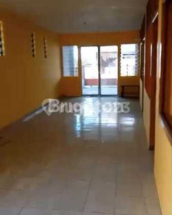 Ready-to-Occupy Zero Road House Suitable for Office and Commercial Use in Bandulan, Malang Ready-to-Occupy Zero Road House Suitable for Office and Commercial Use in Bandulan, Malang