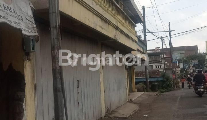 Shop house is close to the Batu Malang City square. 2