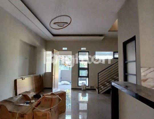 Rumah 4 kamar tidur, rooftop di lantai 3, di Tidar kota Malang 2