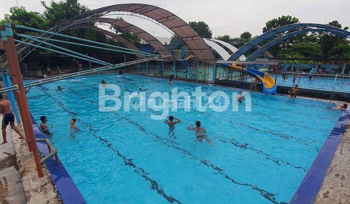 Bangunan Area Wisata Kolam Renang di kota Jombang 1