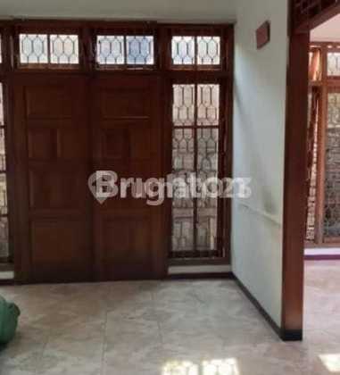 8-Bedroom House Suitable for Office or Staff Mess in Tidar Malang House Needs Minimal Renovation SHM in Tidar.