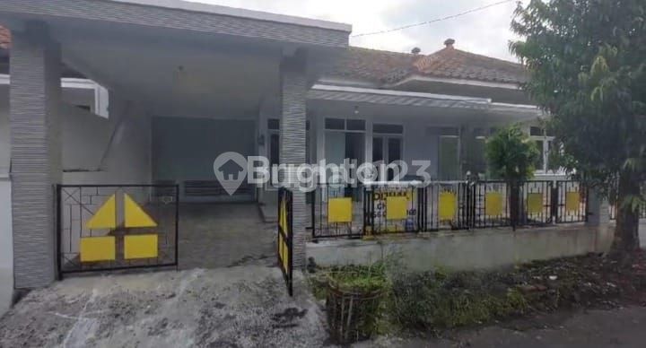 Rumah besar pojok di Sulfat kota Malang